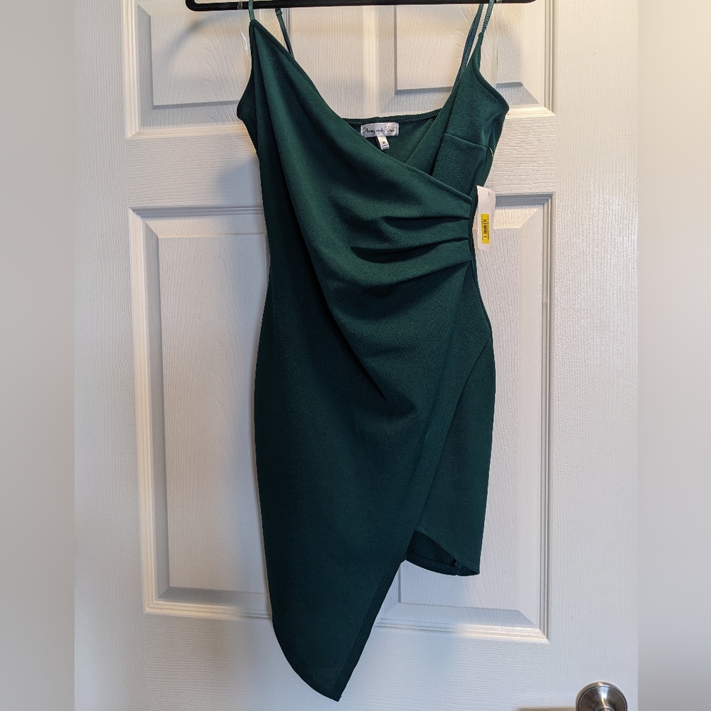 BRAND NEW emerald green fitted wrap dress (M but more like S)